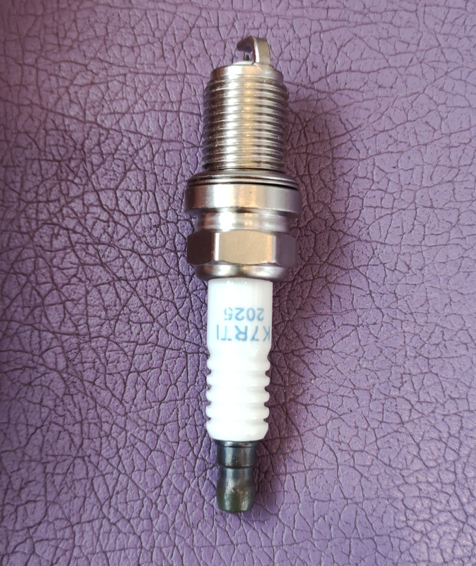شمع پایه کوتاه اریدیوم سوزنی A11-3707110CA (دست کامل)